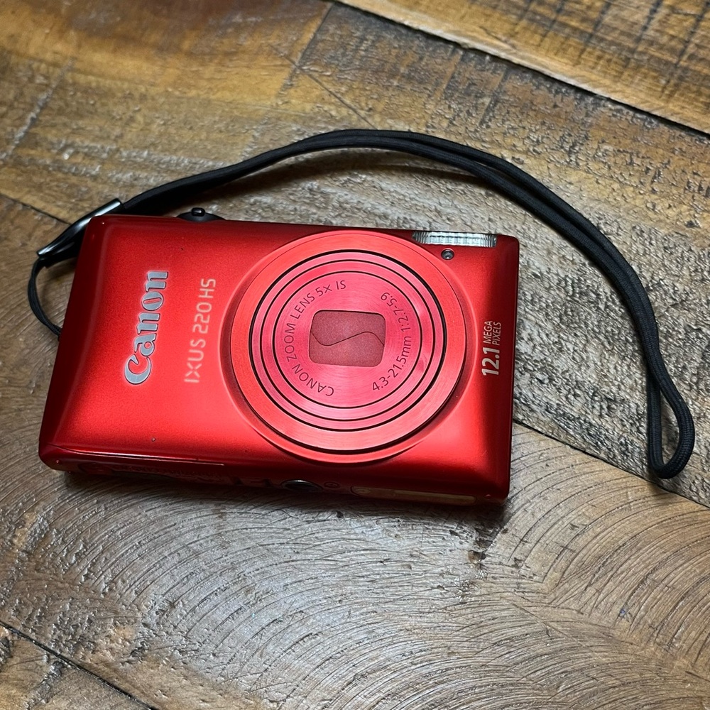 Canon IXUS 220HS Red Digital Camera Retro Handheld Elph 200 HS 12.1 Megapixels